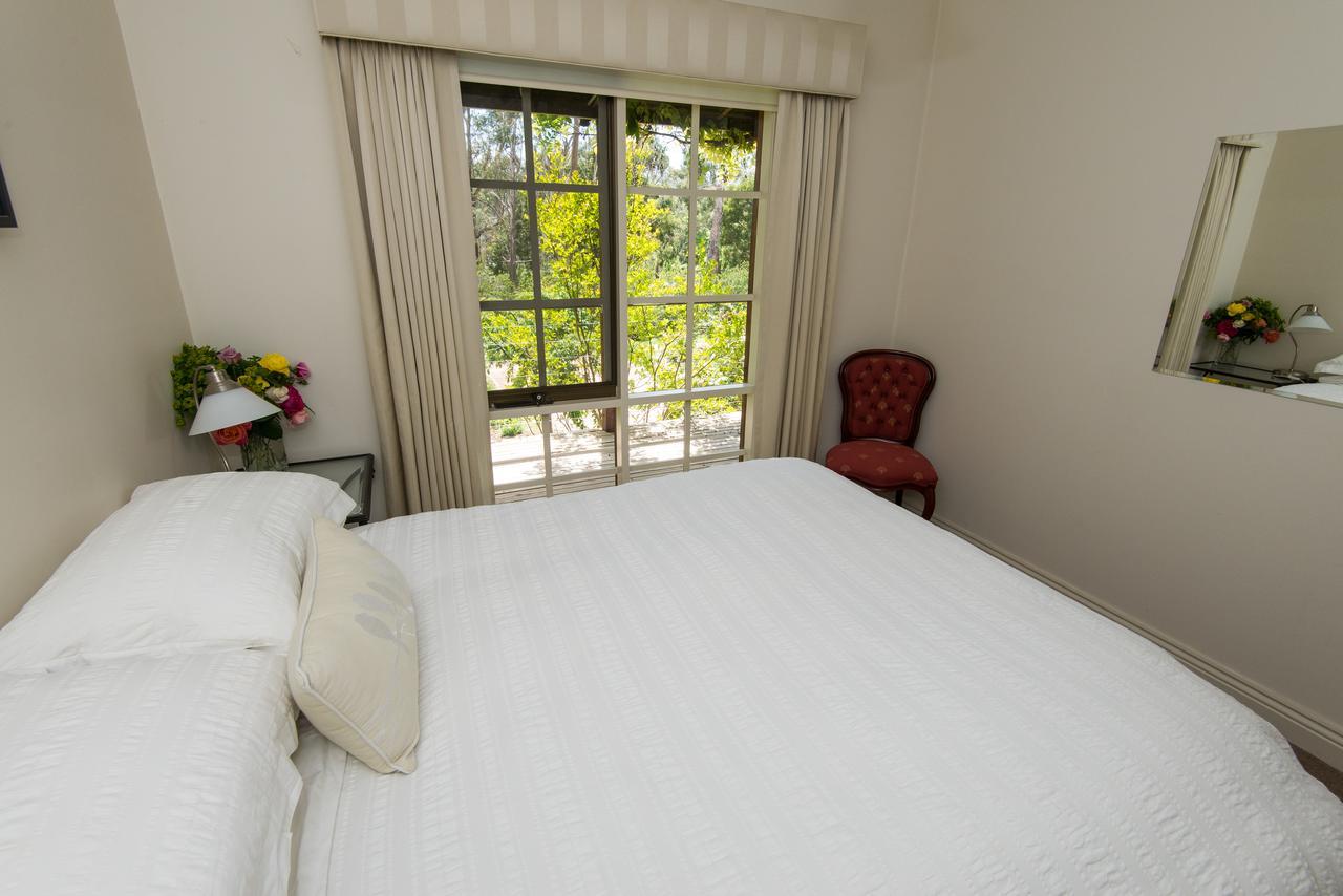 Hollyhock Bed & Breakfast Маседон Екстериор снимка